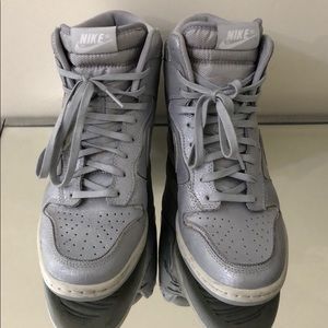 Nike dunks **100% authentic silver metallic